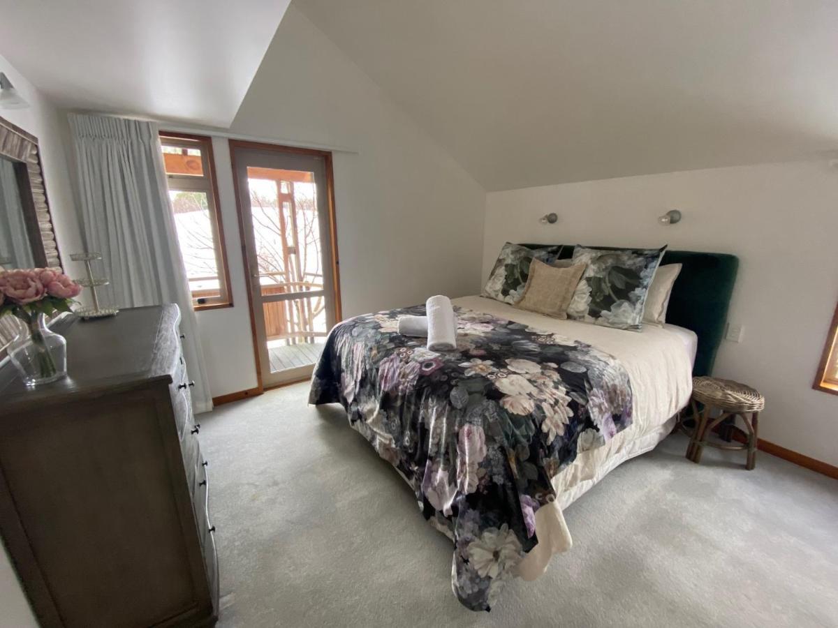 Glacier Rock Lakeview House Lake Tekapo Ngoại thất bức ảnh
