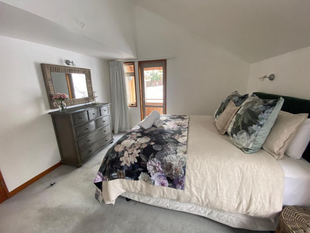 Glacier Rock Lakeview House Lake Tekapo Ngoại thất bức ảnh